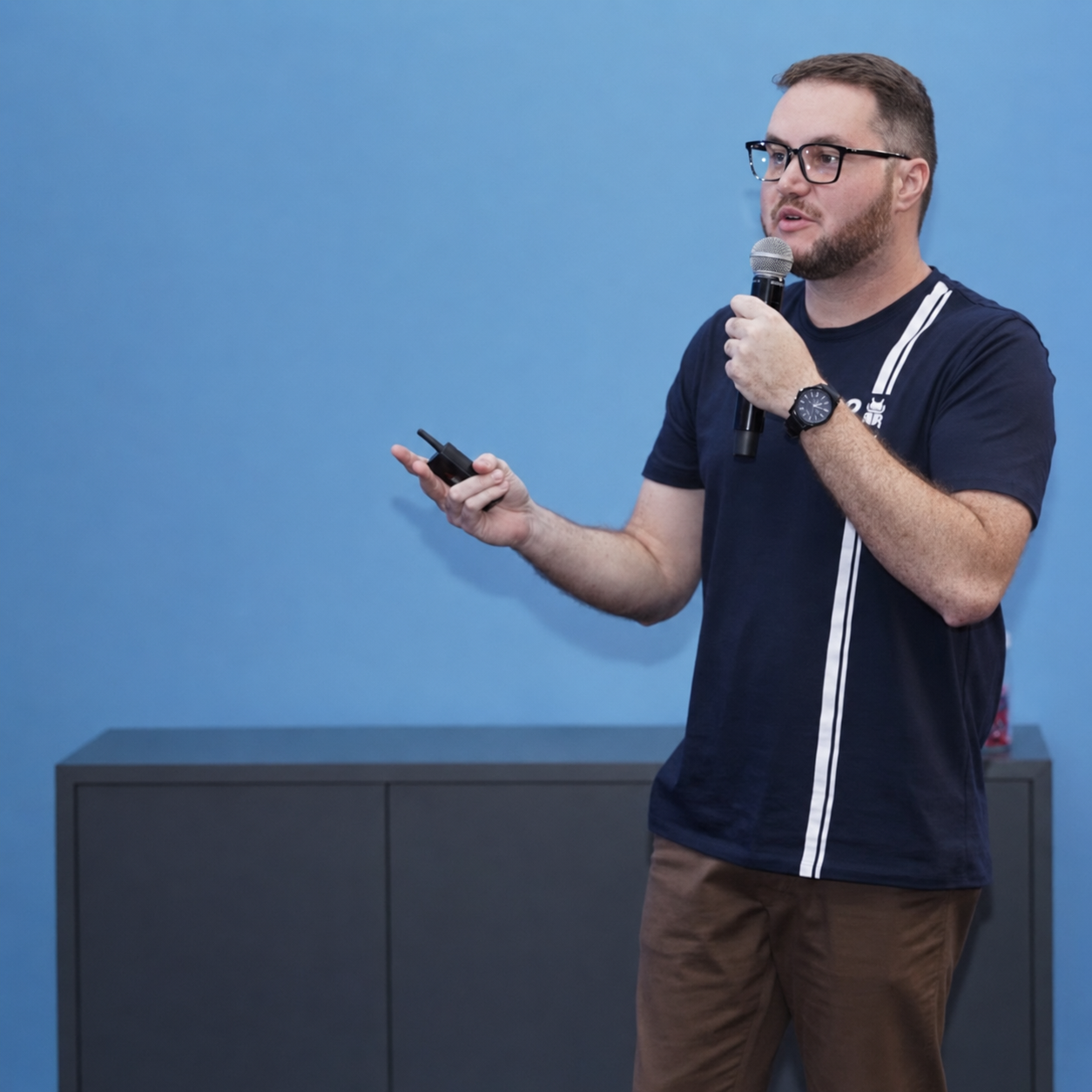 Ricardo Maceno apresentando uma coleção